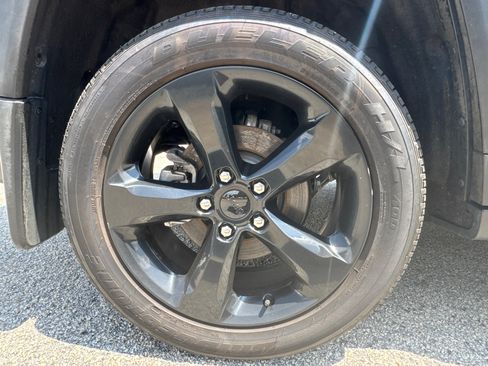 Certified 2025 Jeep Grand Cherokee Altitude AWD/4WD image 19
