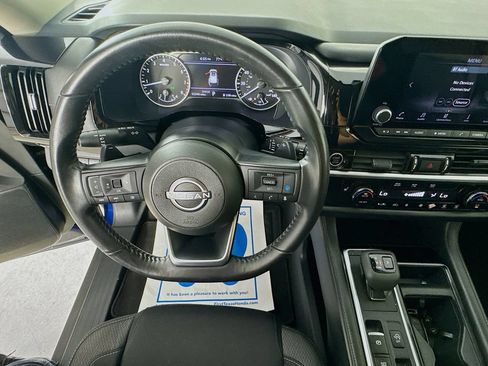 Used 2024 Nissan Pathfinder SV FWD image 11