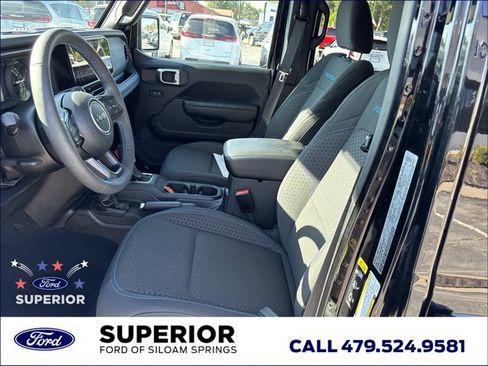 Used 2024 Jeep Wrangler Unlimited Rubicon 4xe w/ Technology Group AWD/4WD image 17