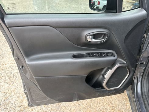 Used 2022 Jeep Renegade Latitude w/ Convenience Group image 22