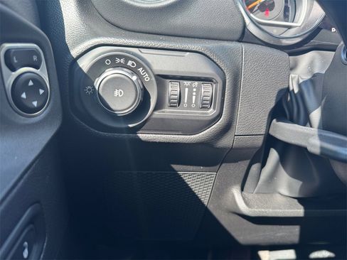 Used 2022 Jeep Wrangler Unlimited Sahara w/ Cold Weather Group image 28