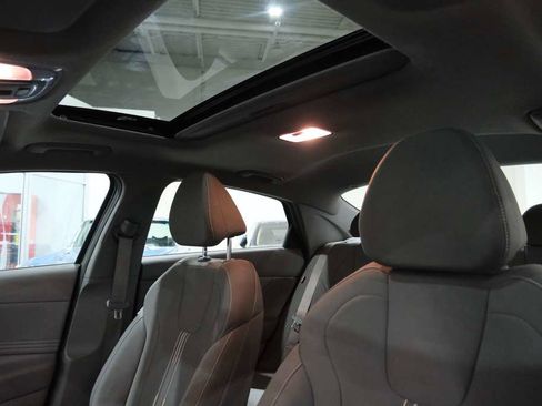 Used 2025 Hyundai Elantra SEL image 33