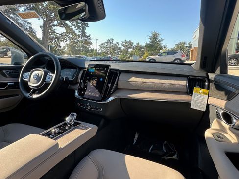 Used 2026 Volvo XC90 B6 Plus w/ Protection Package Premier AWD/4WD image 11