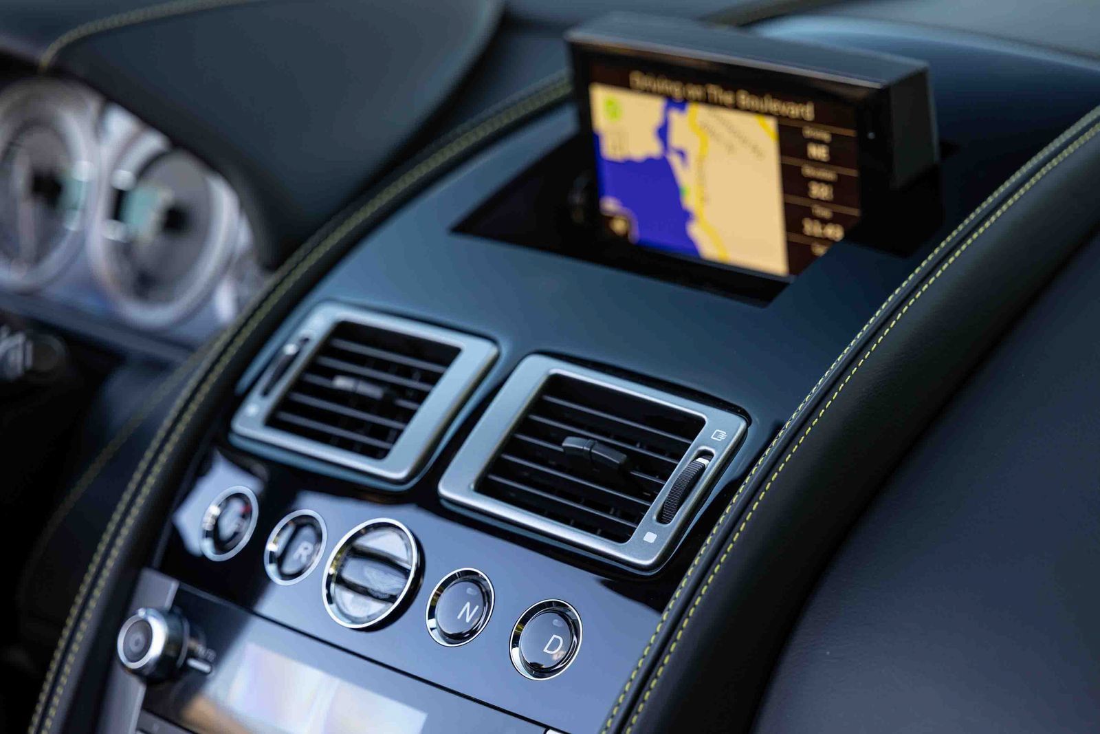 Used 2013 Aston Martin DB9 Volante RWD image 24