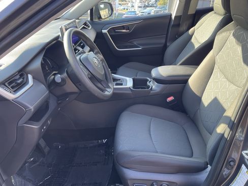Certified 2025 Toyota RAV4 XLE AWD/4WD image 10