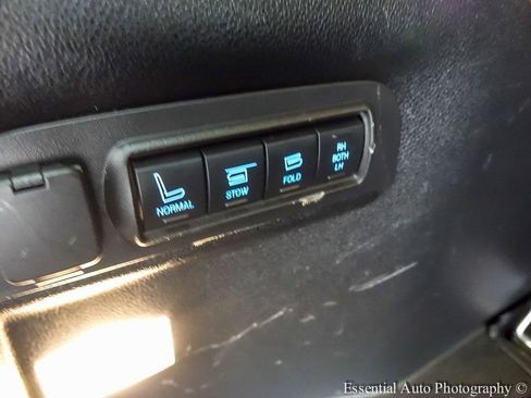 Used 2018 Ford Explorer Limited image 27