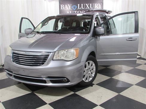 Used 2014 Chrysler Town & Country Touring image 67