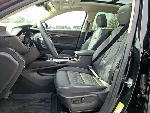 Used 2023 Buick Envision Avenir image 14