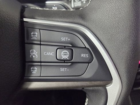 New 2026 Jeep Grand Cherokee L 2WD image 13