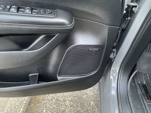 Used 2020 Chrysler Pacifica Limited w/ Advanced Safetytec Group FWD image 18