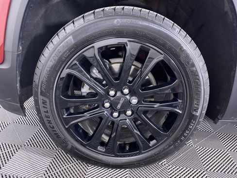 Certified 2023 GMC Acadia SLE w/ Driver Convenience Package FWD image 26