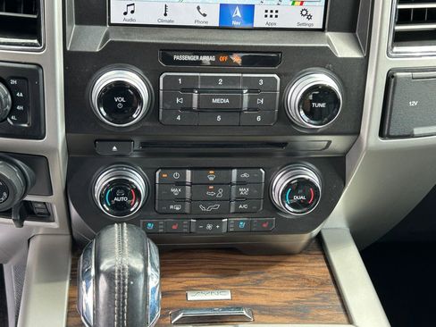 Used 2018 Ford F150 Lariat w/ Equipment Group 502A Luxury AWD/4WD image 23