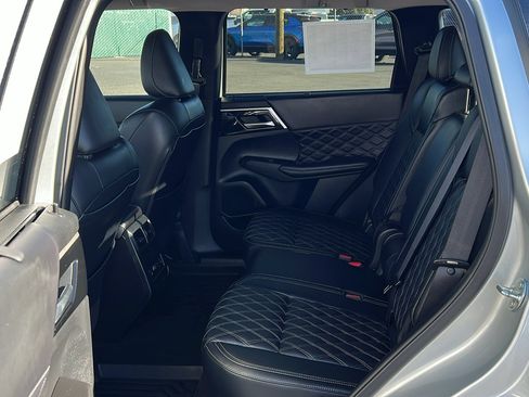 Used 2024 Mitsubishi Outlander SEL image 14