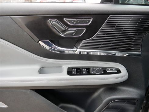 Used 2022 Lincoln Corsair AWD w/ Premium Package image 17