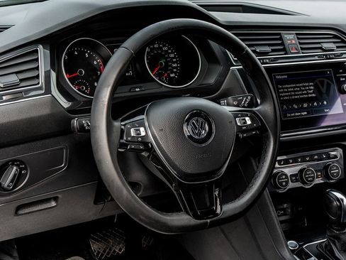 Used 2020 Volkswagen Tiguan SE image 24