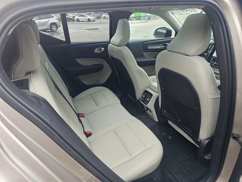 Certified 2023 Volvo XC40 B5 Plus w/ Climate Package image 9