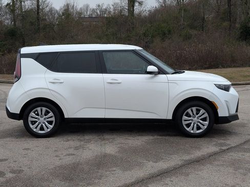 Used 2024 Kia Soul LX image 6