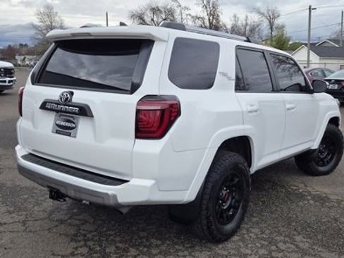 Used 2018 Toyota 4Runner TRD Off-Road Premium image 5