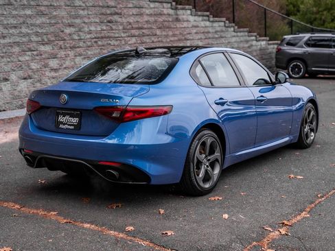 Used 2017 Alfa Romeo Giulia AWD image 4