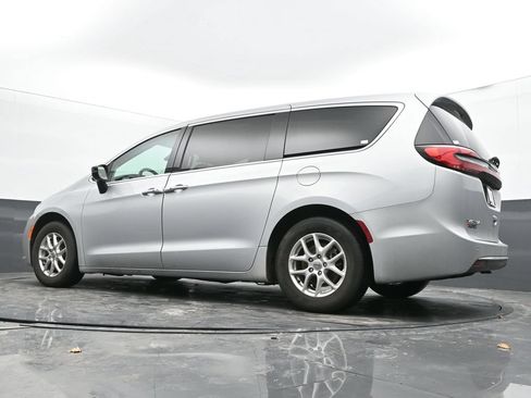Used 2024 Chrysler Pacifica Touring-L FWD image 49