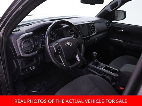 Certified 2017 Toyota Tacoma TRD Off-Road image 3