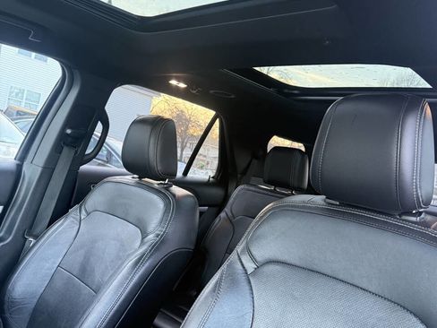 Used 2018 Ford Explorer Limited w/ Ford Safe & Smart Package image 32