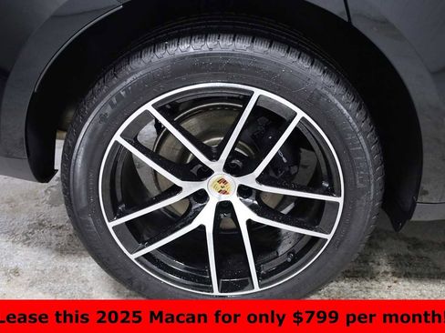 Certified 2025 Porsche Macan image 38