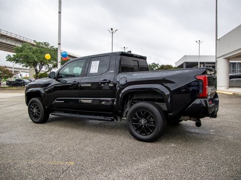 Certified 2025 Toyota Tacoma SR5 w/ SR5 Upgrade Package AWD/4WD image 10