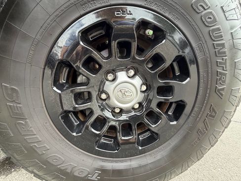 Used 2019 Toyota Tacoma SR5 w/ SR5 Appearance Package (SM) RWD image 16