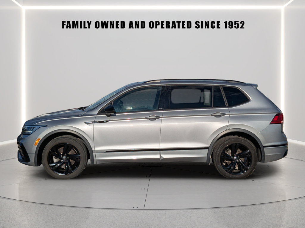 Certified 2023 Volkswagen Tiguan SE R-Line FWD image 3