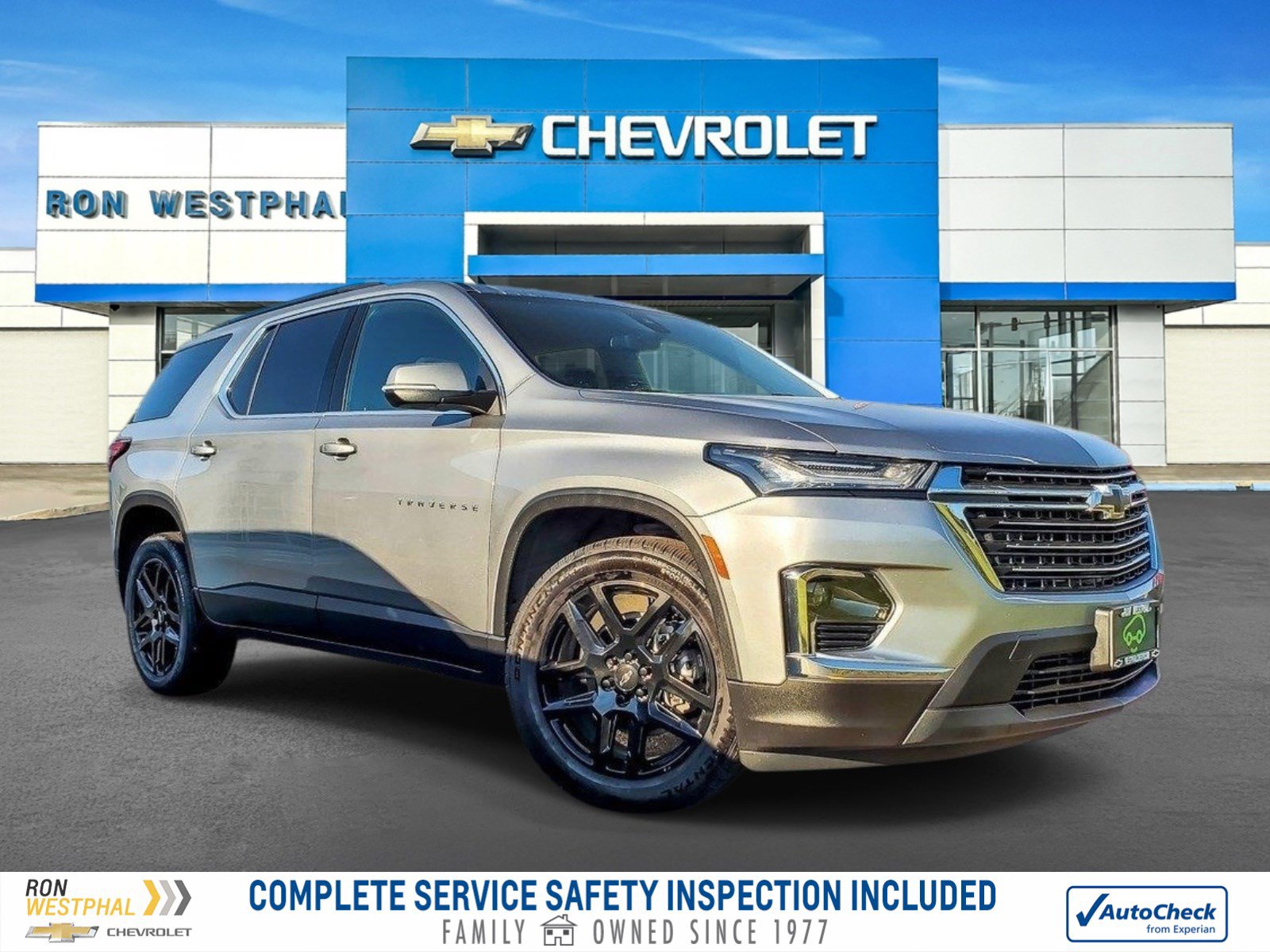 Certified 2023 Chevrolet Traverse LT FWD image 1