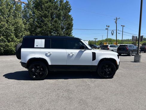Used 2024 Land Rover Defender 110 X-Dynamic SE image 2
