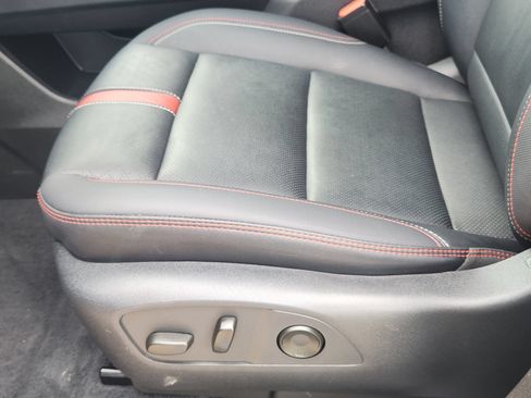 Used 2025 Chevrolet Traverse RS FWD image 26