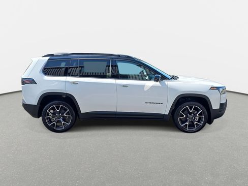 New 2026 Jeep Cherokee Overland w/ Trailer Tow Group AWD/4WD image 4