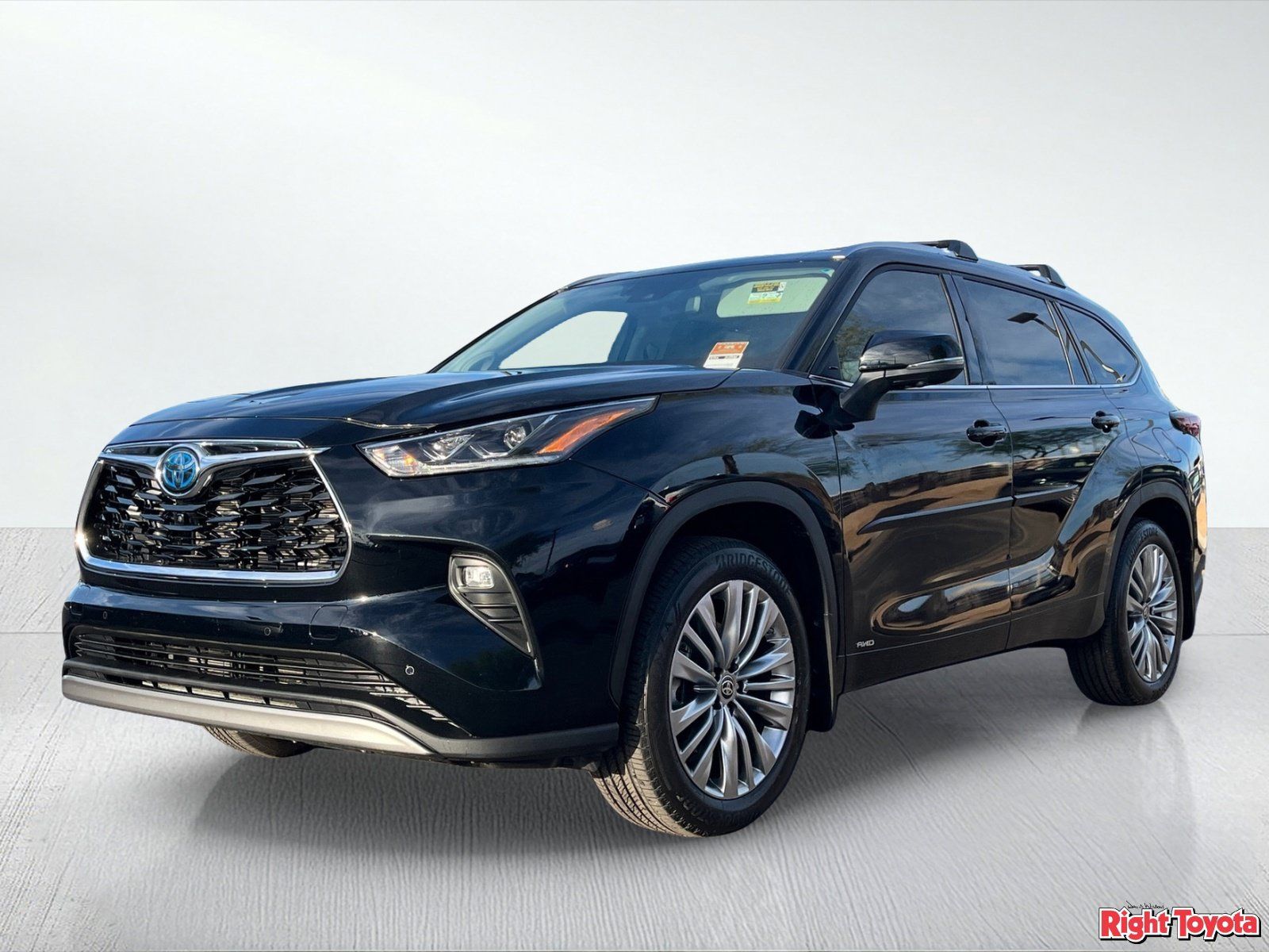 Used 2024 Toyota Highlander Platinum AWD/4WD image 2