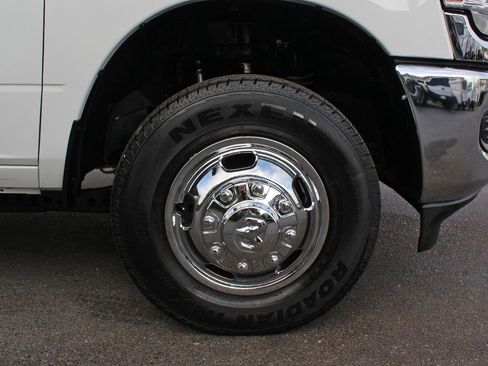 Used 2024 RAM 3500 Tradesman w/ Chrome Appearance Group image 39