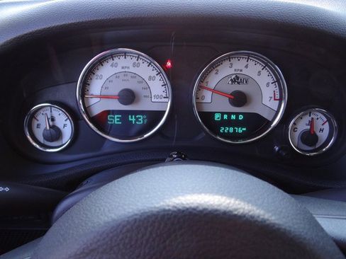 Used 2015 Jeep Wrangler Unlimited Rubicon w/ Connectivity Group image 16