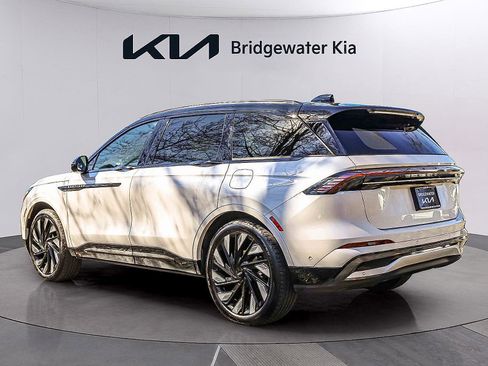 Used 2024 Lincoln Nautilus Reserve w/ Equipment Group 202A image 4