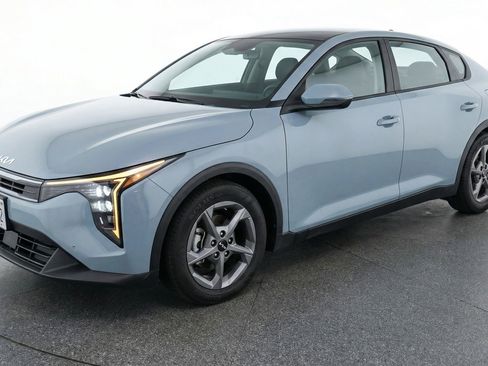Used 2025 Kia K4 FWD image 3