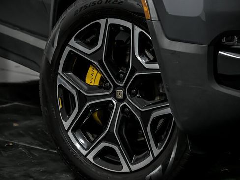 Used 2022 Rivian R1T Launch Edition image 3