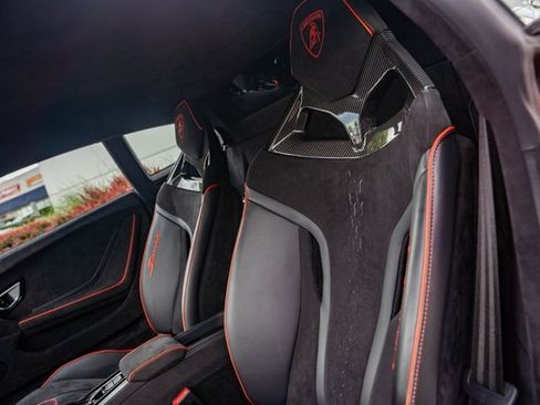 Used 2023 Lamborghini Huracan Sterrato image 32
