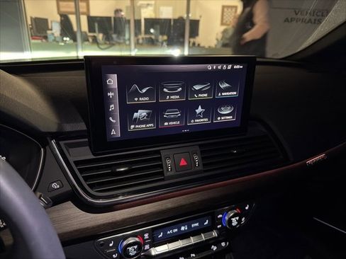 Used 2023 Audi Q5 2.0T Prestige w/ Prestige Package image 8