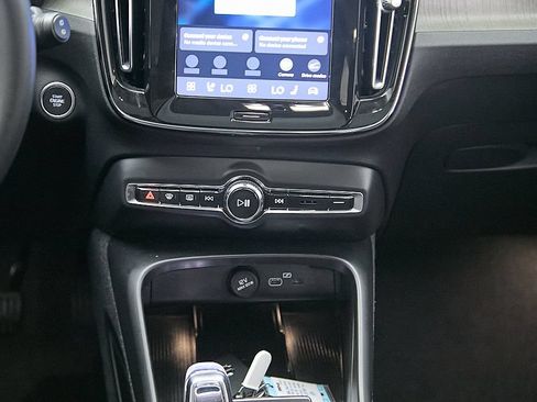 Certified 2023 Volvo XC40 B5 Ultimate w/ Protection Package Premier AWD/4WD image 27