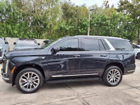 New 2025 Cadillac Escalade Luxury image 2