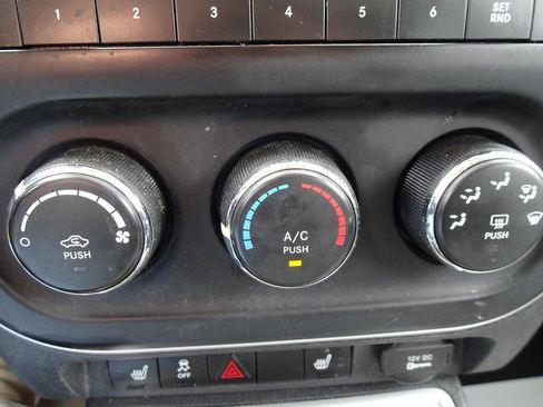 Used 2017 Jeep Compass Latitude AWD/4WD image 24