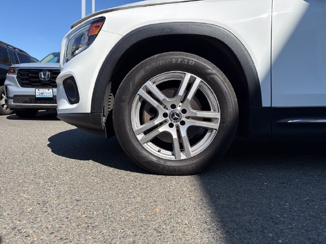 Used 2022 Mercedes-Benz GLB 250 4MATIC w/ Premium Package Lite image 25