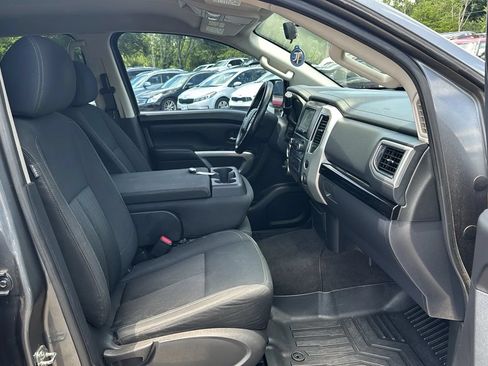 Used 2017 Nissan Titan SV AWD/4WD image 2
