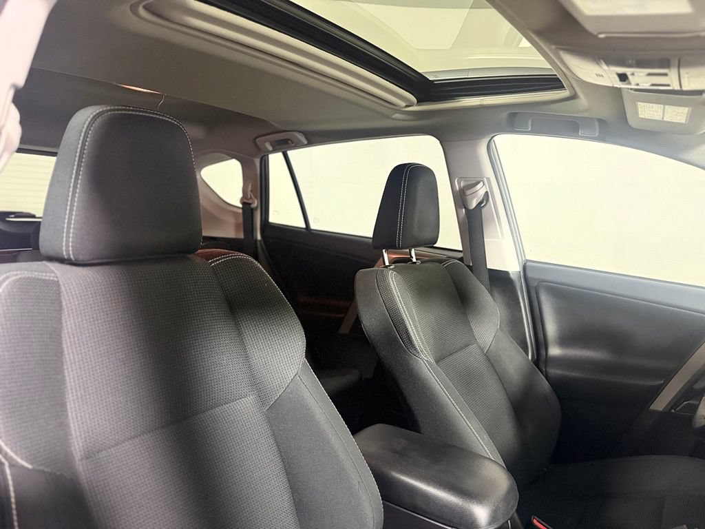 Used 2018 Toyota RAV4 XLE AWD/4WD image 25