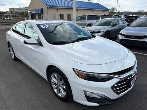 Used 2019 Chevrolet Malibu LT w/ Driver Confidence Package FWD image 4