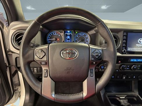 Used 2022 Toyota Tacoma TRD Sport w/ Technology Package RWD image 11
